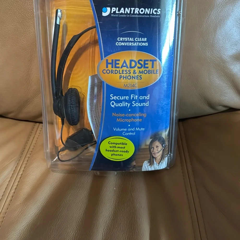 NWT Black Cordless Headset for Mobile Phones